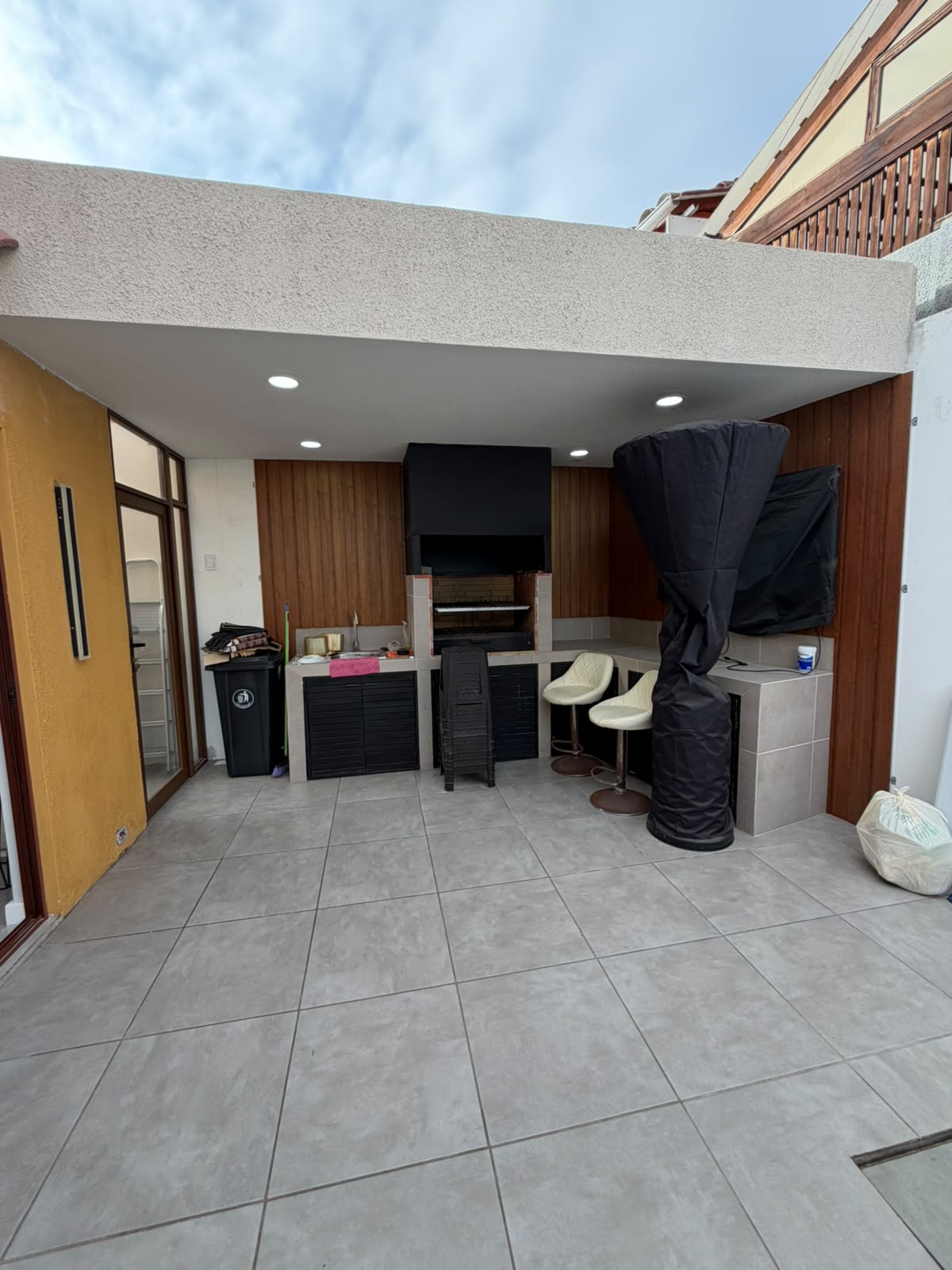 🏡SE VENDE CASA REMODELADA, AMOBLADA Y LISTA PARA HABITAR – CONDOMINIO MEGARA, SECTOR NORTE