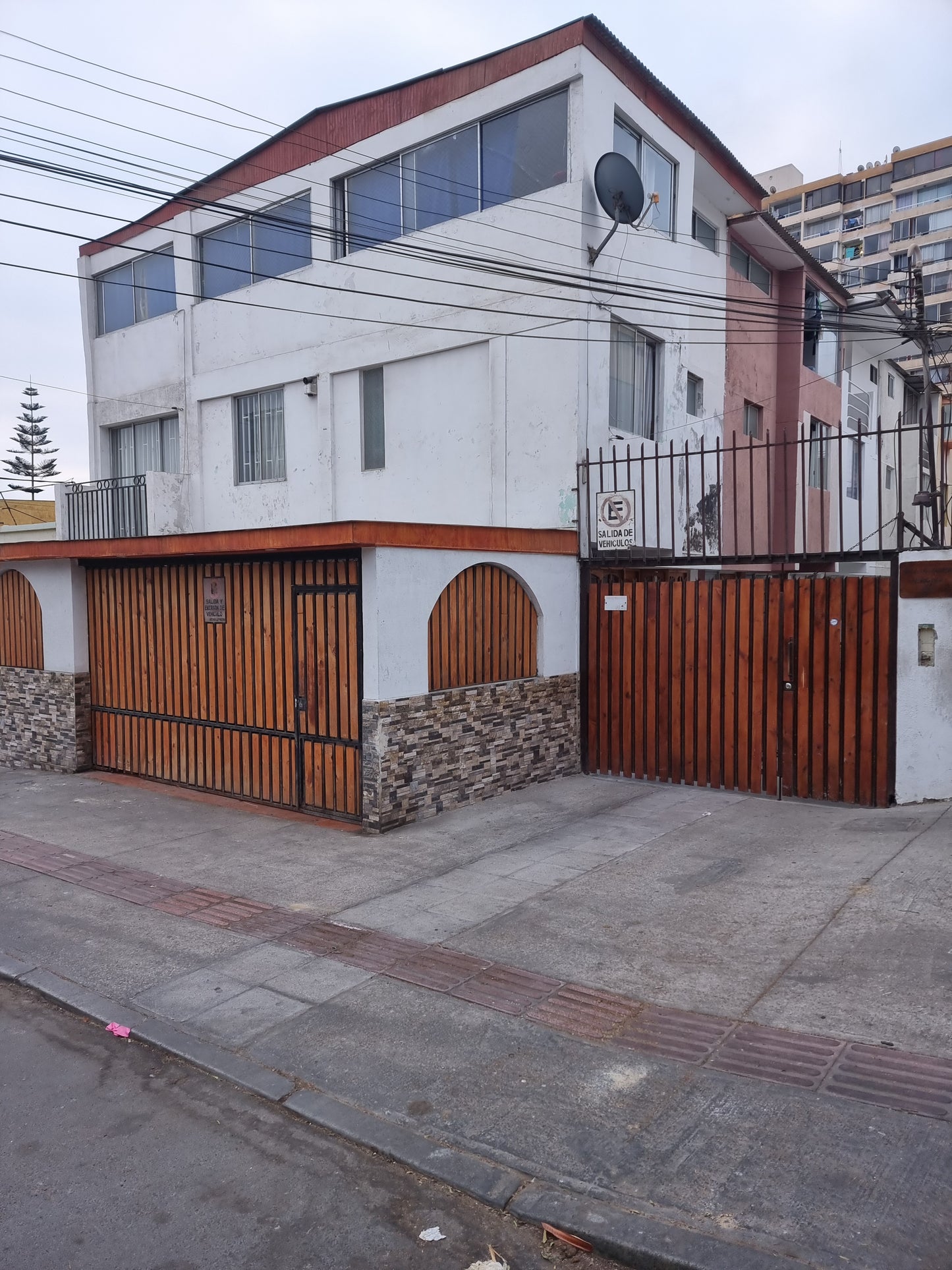 🏘️✨ A pasos del centro 🏘️
Se Vende sin Comisión Casa en Condominio –Ubicación Central! Antofagasta