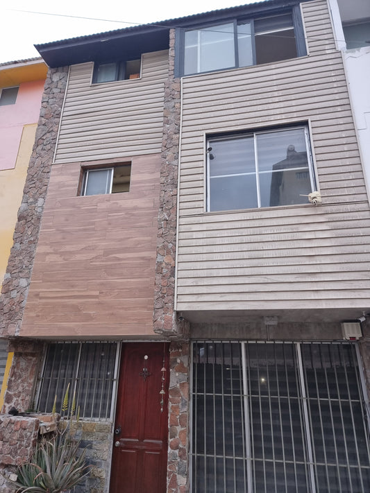 🏘️✨ A pasos del centro 🏘️
Se Vende sin Comisión Casa en Condominio –Ubicación Central! Antofagasta