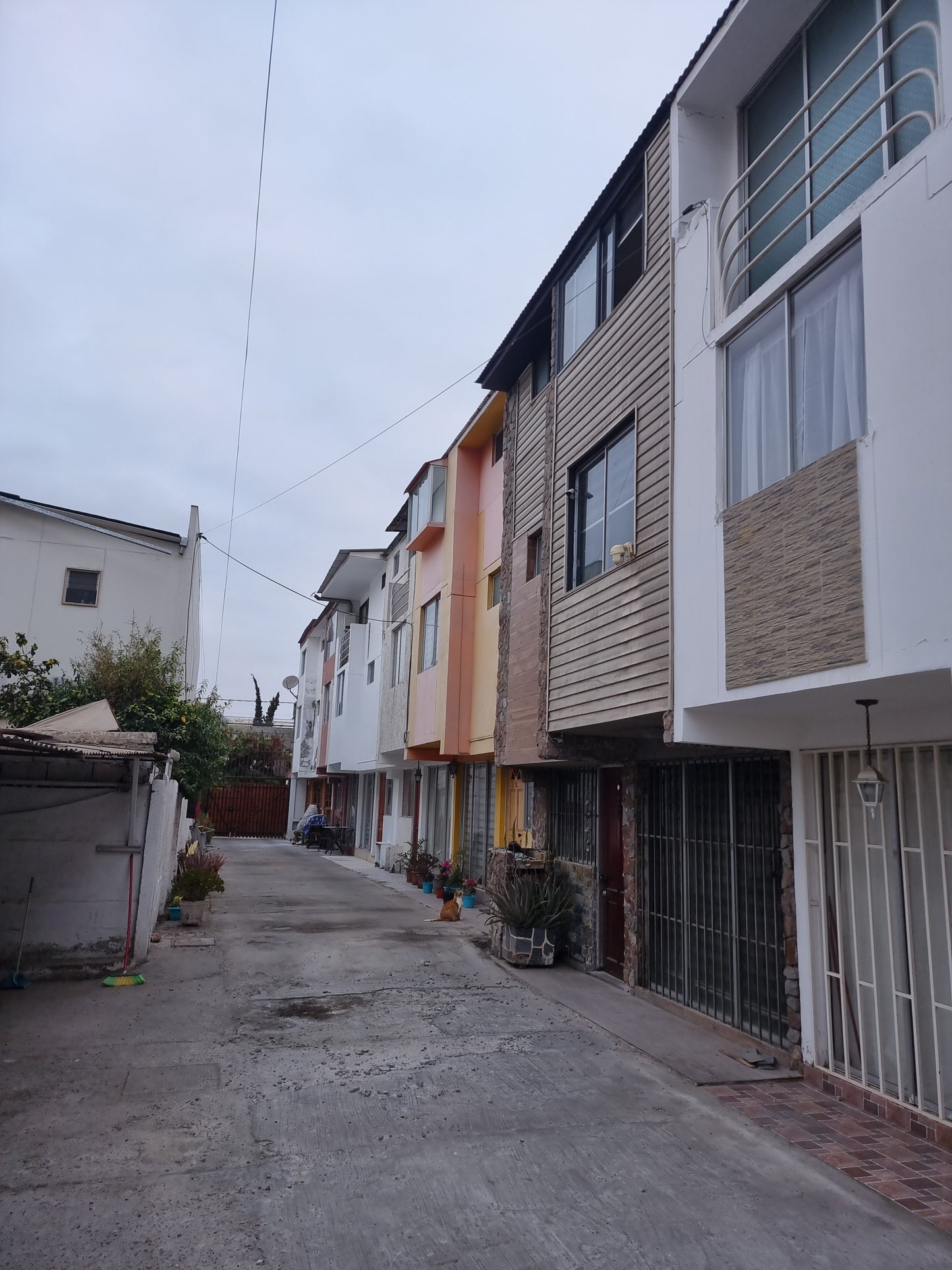 🏘️✨ A pasos del centro 🏘️
Se Vende sin Comisión Casa en Condominio –Ubicación Central! Antofagasta