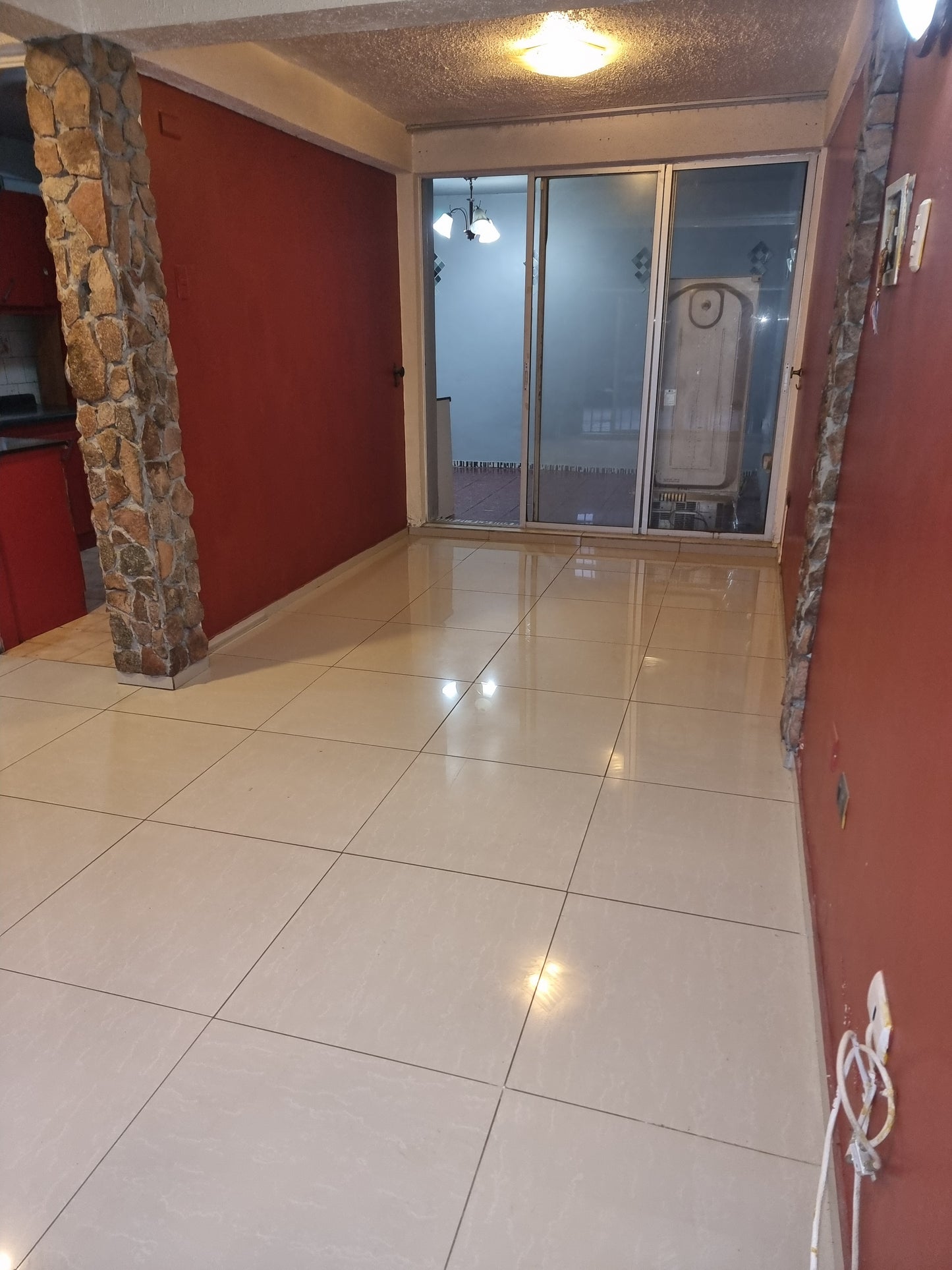 🏘️✨ A pasos del centro 🏘️
Se Vende sin Comisión Casa en Condominio –Ubicación Central! Antofagasta