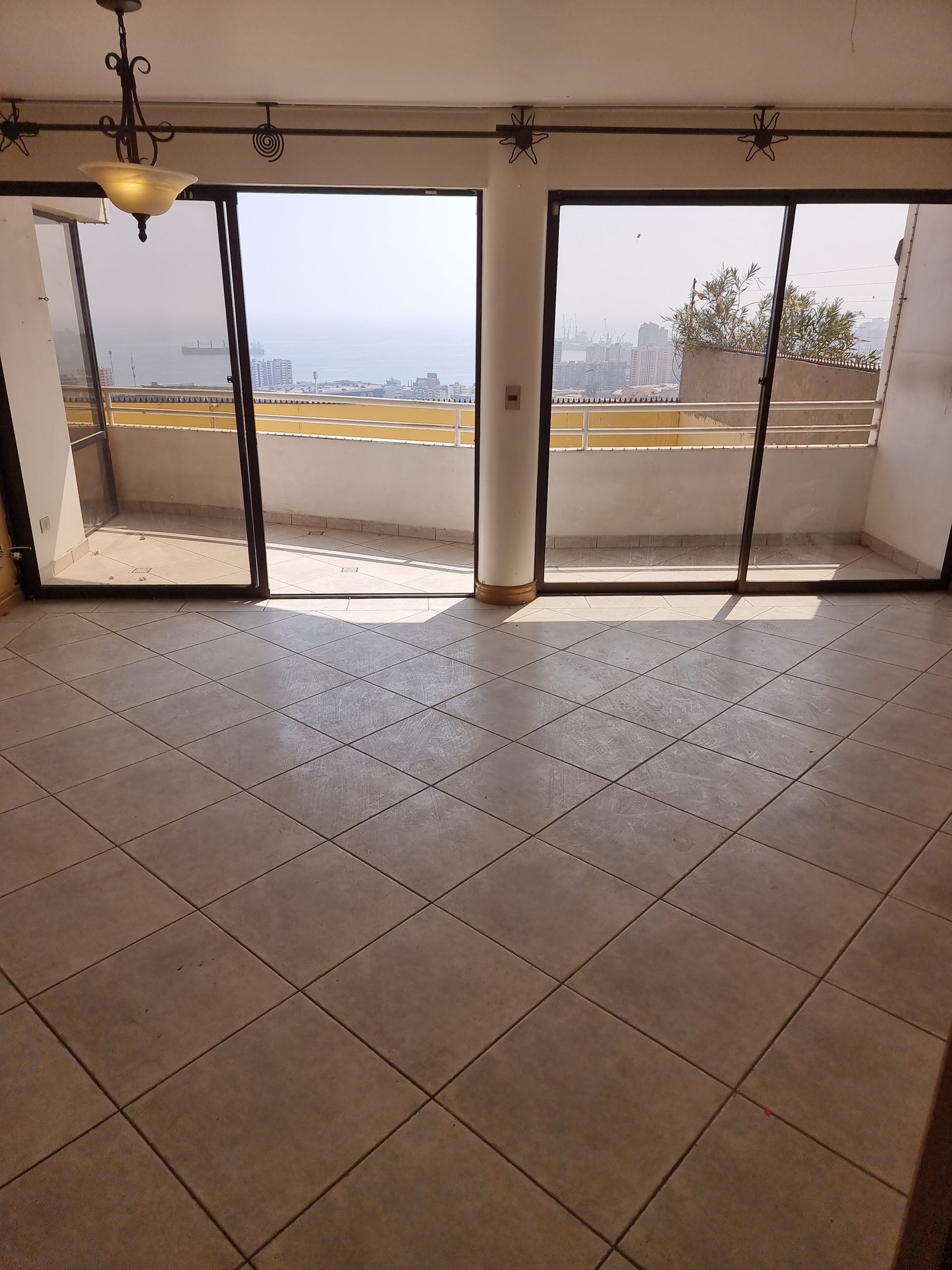 Imperdible departamento 3 Dormitorios en Sector Exclusivo Parque Inglés, Precio Bajo Tasación