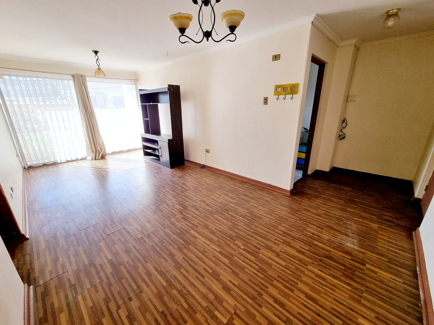 Arriendo Departamento Amplio 82 m² – 2D 2B con Estacionamiento | Sector Central – Calle Caracoles