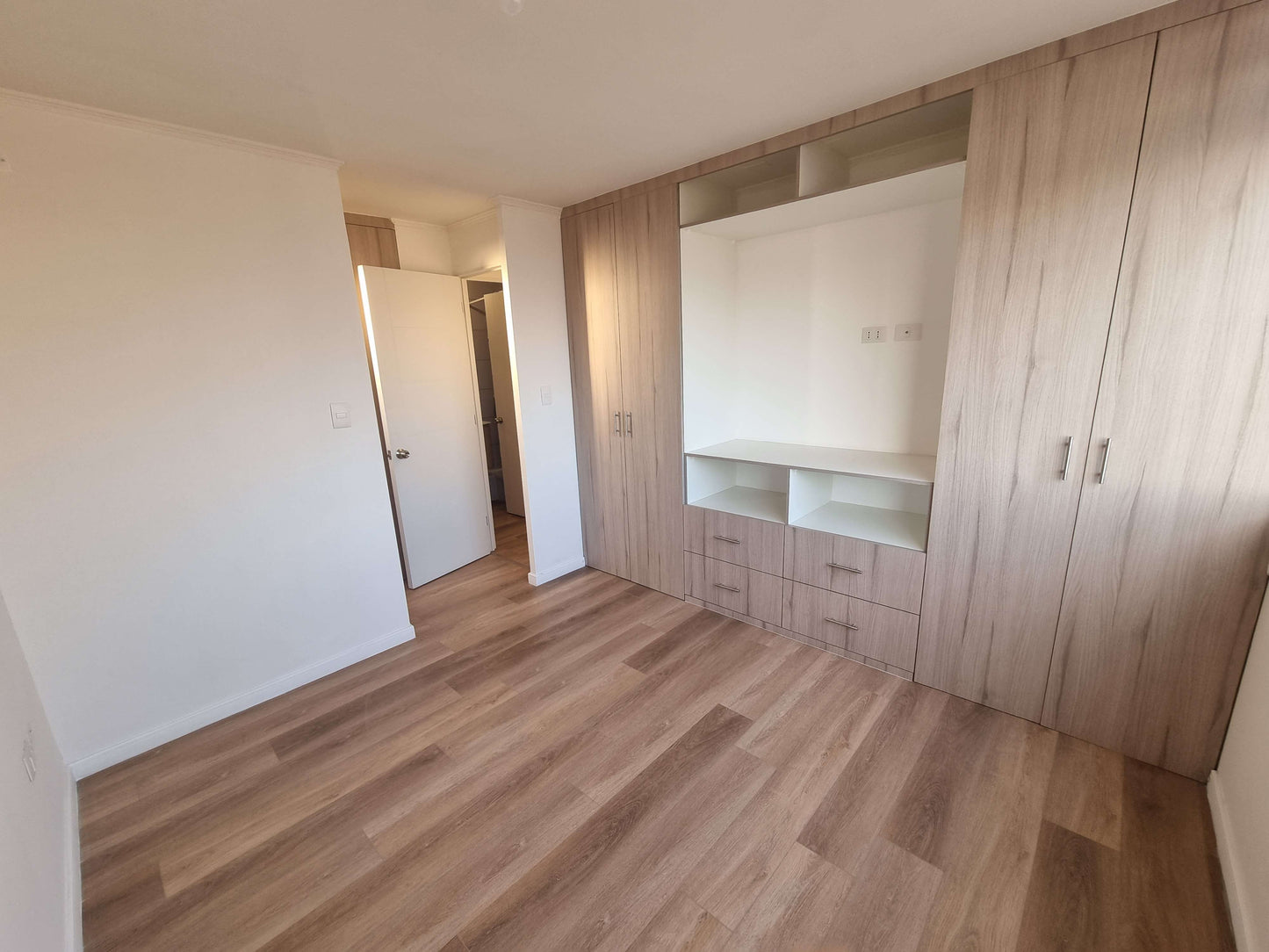 Departamento nuevo de 3 dormitorios + 2 baños, con estacionamiento (Piso 20)