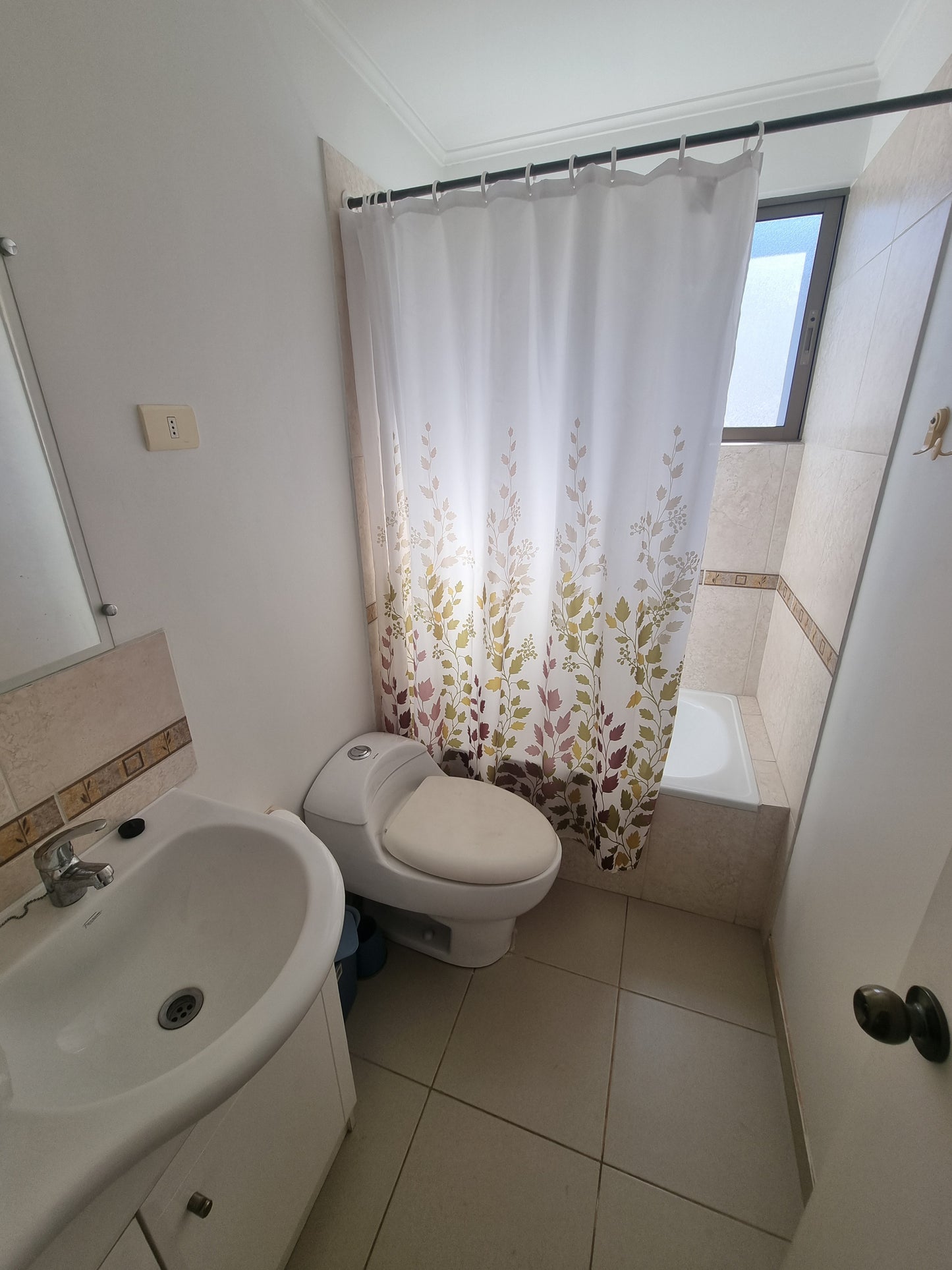 "Hermosa propiedad en sector centro-norte: el hogar ideal para tu familia en un barrio tranquilo 🏡"