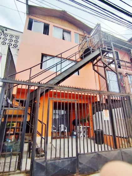 Casa con departamento independiente cerca del Hospital Regional – Ideal para inversión y arriendo