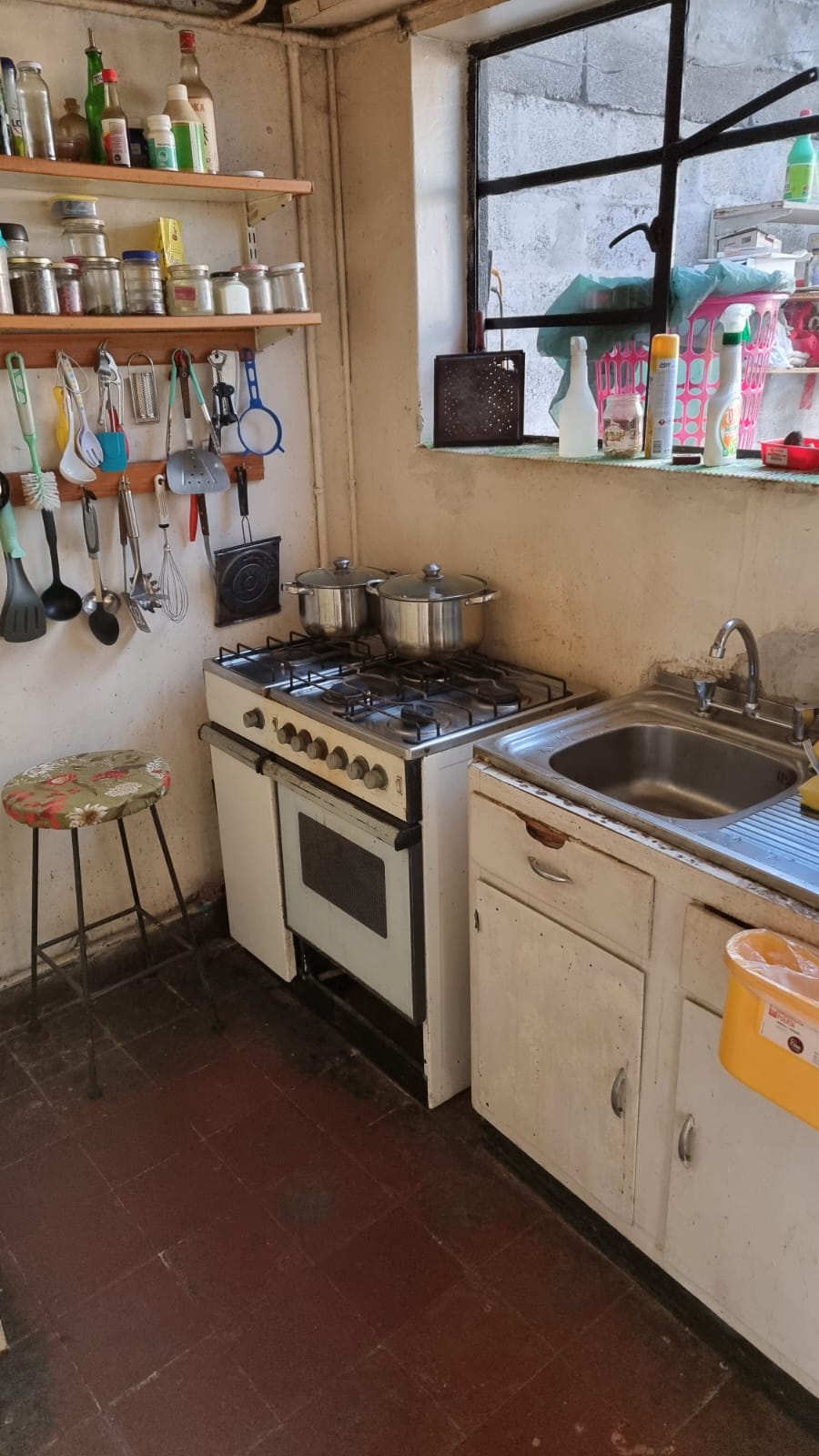 Se vende  casa 2 pisos, regularizada en Sector Gran Vía! 🏡✨ Cerca Universidad Católica del Norte. (Copia)