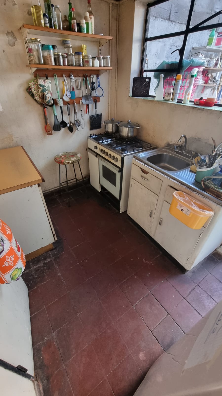 Se vende  casa 2 pisos, regularizada en Sector Gran Vía! 🏡✨ Cerca Universidad Católica del Norte. (Copia)