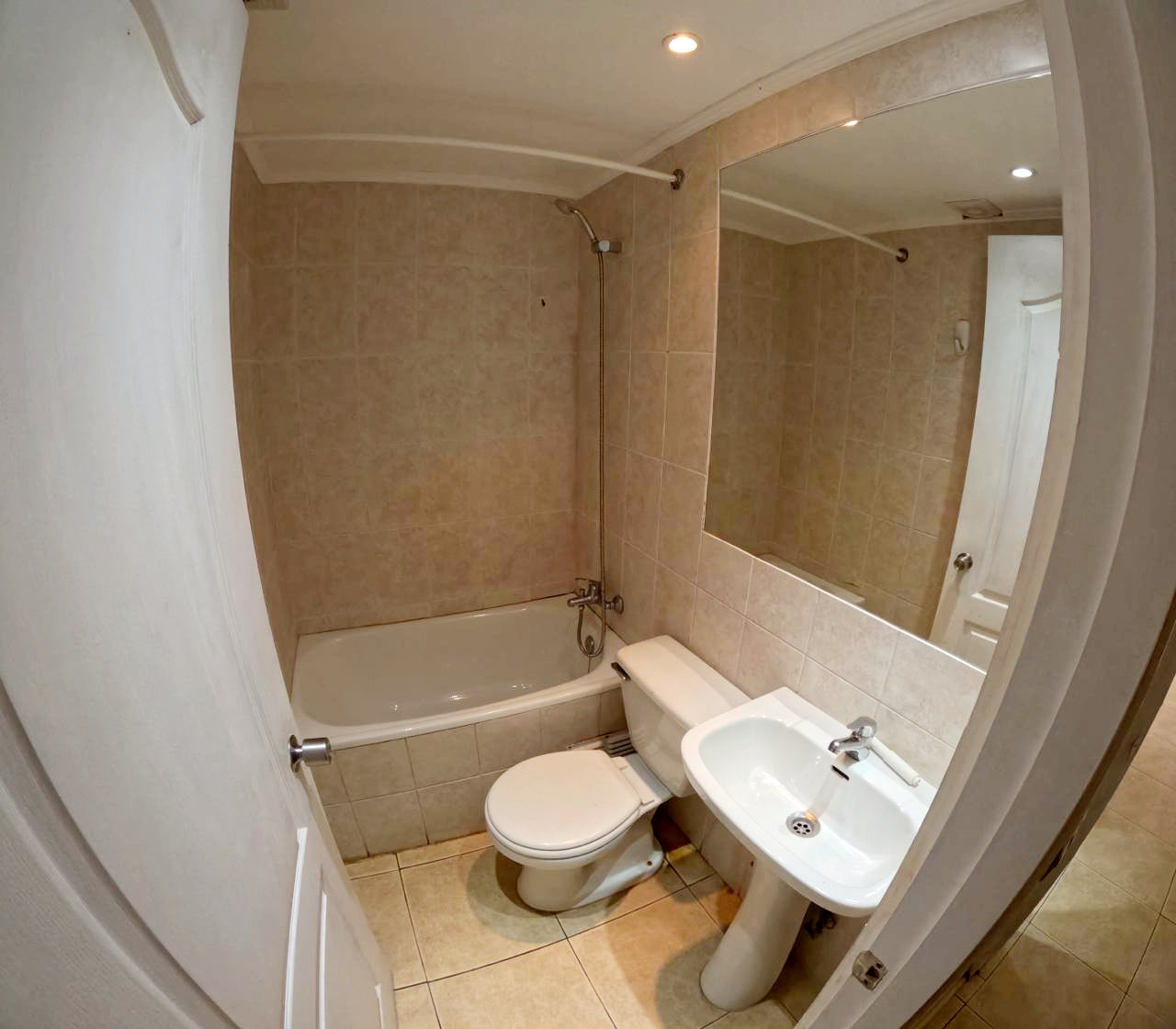 Departamento 2 Dormitorios con Estacionamiento en Sector Central – UF 3.000