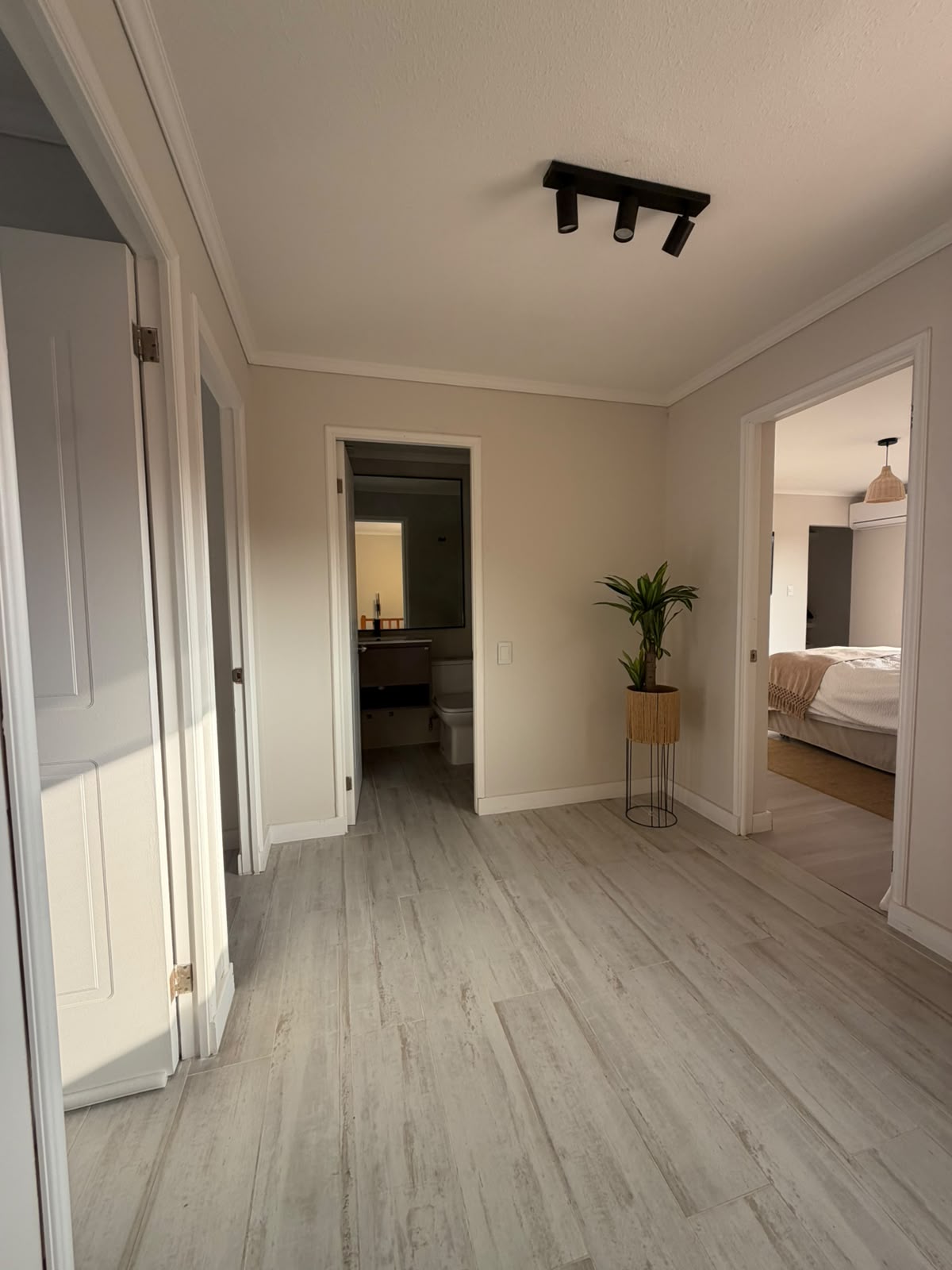 🏡SE VENDE CASA REMODELADA, AMOBLADA Y LISTA PARA HABITAR – CONDOMINIO MEGARA, SECTOR NORTE