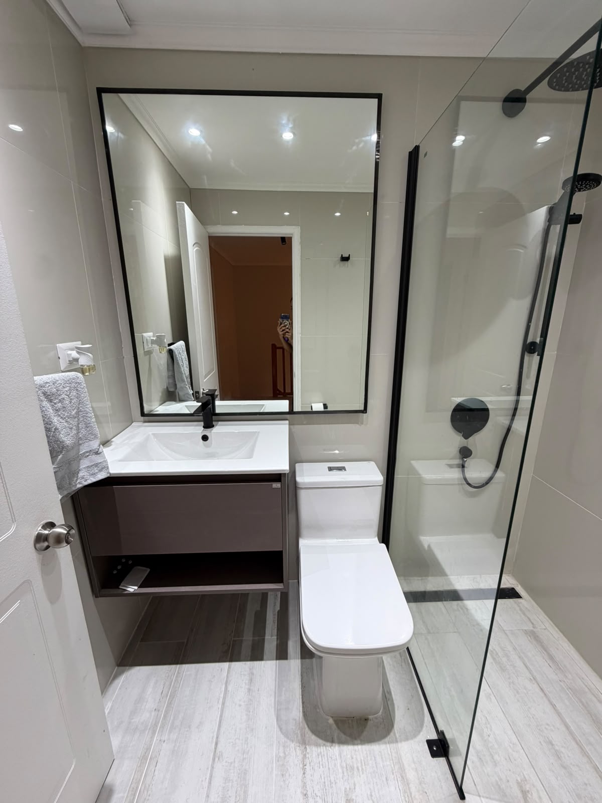 🏡SE VENDE CASA REMODELADA, AMOBLADA Y LISTA PARA HABITAR – CONDOMINIO MEGARA, SECTOR NORTE