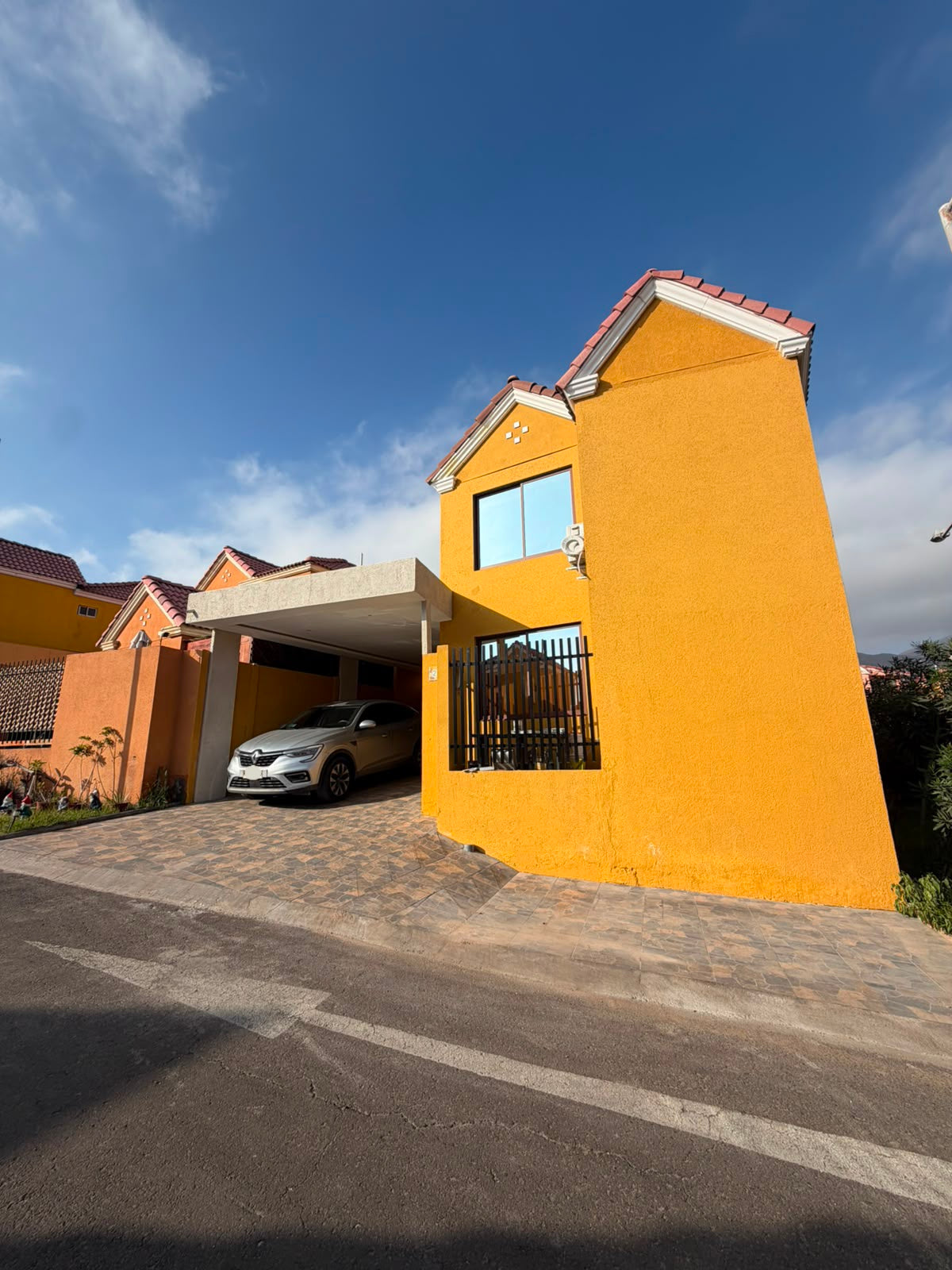 🏡SE VENDE CASA REMODELADA, AMOBLADA Y LISTA PARA HABITAR – CONDOMINIO MEGARA, SECTOR NORTE