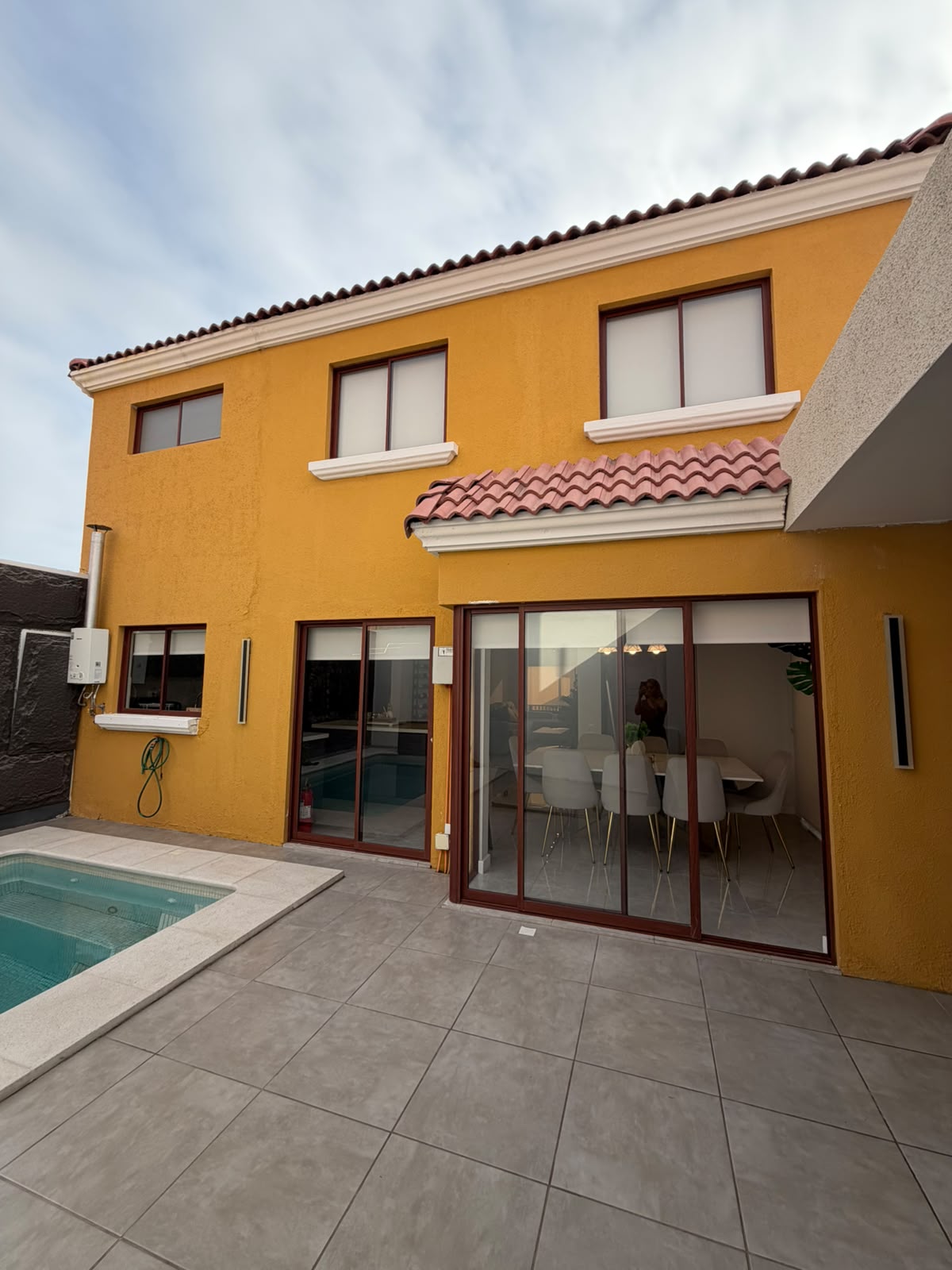 🏡SE VENDE CASA REMODELADA, AMOBLADA Y LISTA PARA HABITAR – CONDOMINIO MEGARA, SECTOR NORTE
