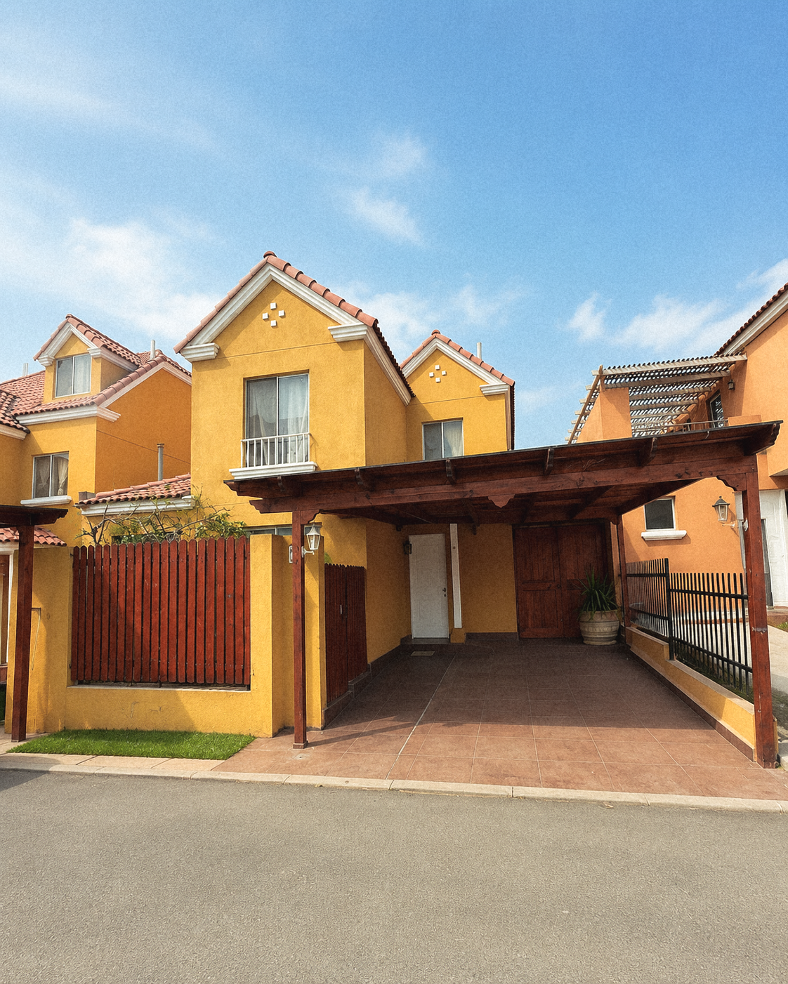 Casa en Venta Condominio Esparta | 4 Dormitorios | 137,87 m² Construidos | 2 Estacionamientos | 6.500 UF | Antofagasta