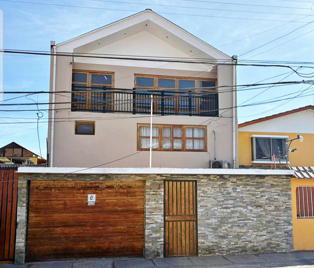 Casa de 3 pisos en venta