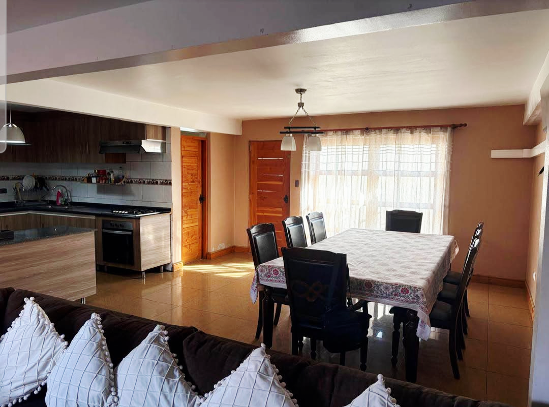 Casa de 3 pisos en venta