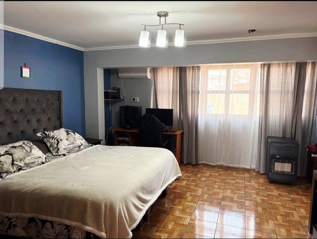 Casa de 3 pisos en venta